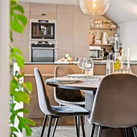 Villa Sorlandsferie Naer Svaberg, Og Strender!