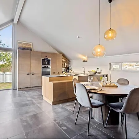 Villa Sorlandsferie Naer Svaberg, Og Strender! *