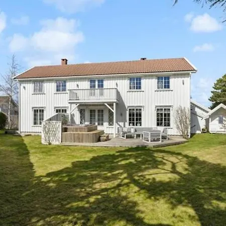 Sorlandsferie Naer Svaberg, Og Strender!