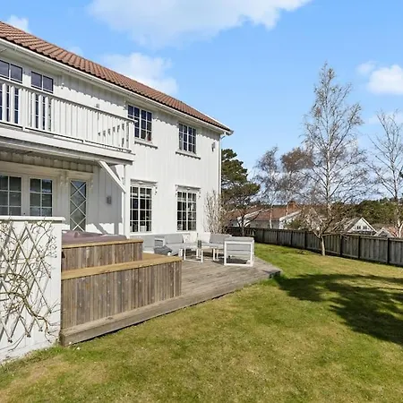 Sorlandsferie Naer Svaberg, Og Strender! Villa