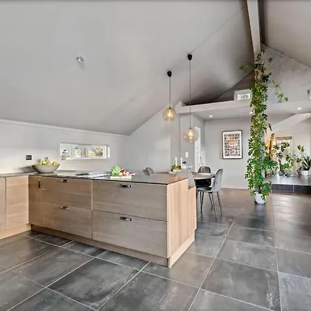 Villa Sorlandsferie Naer Svaberg, Og Strender!