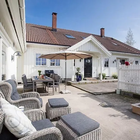Villa Sorlandsferie Naer Svaberg, Og Strender!