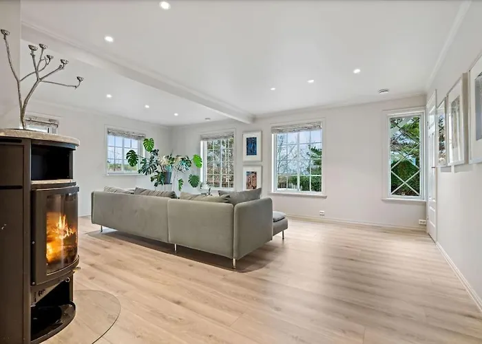 Villa Sorlandsferie Naer Svaberg, Og Strender!