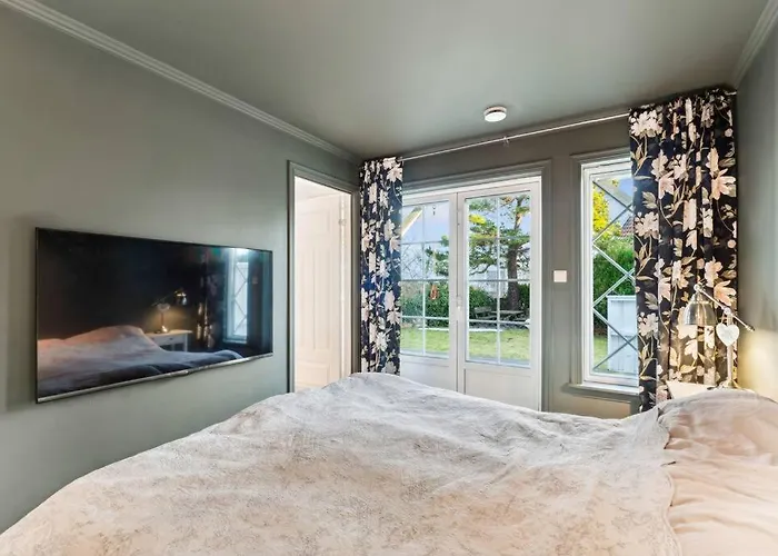 Villa Sorlandsferie Naer Svaberg, Og Strender! *